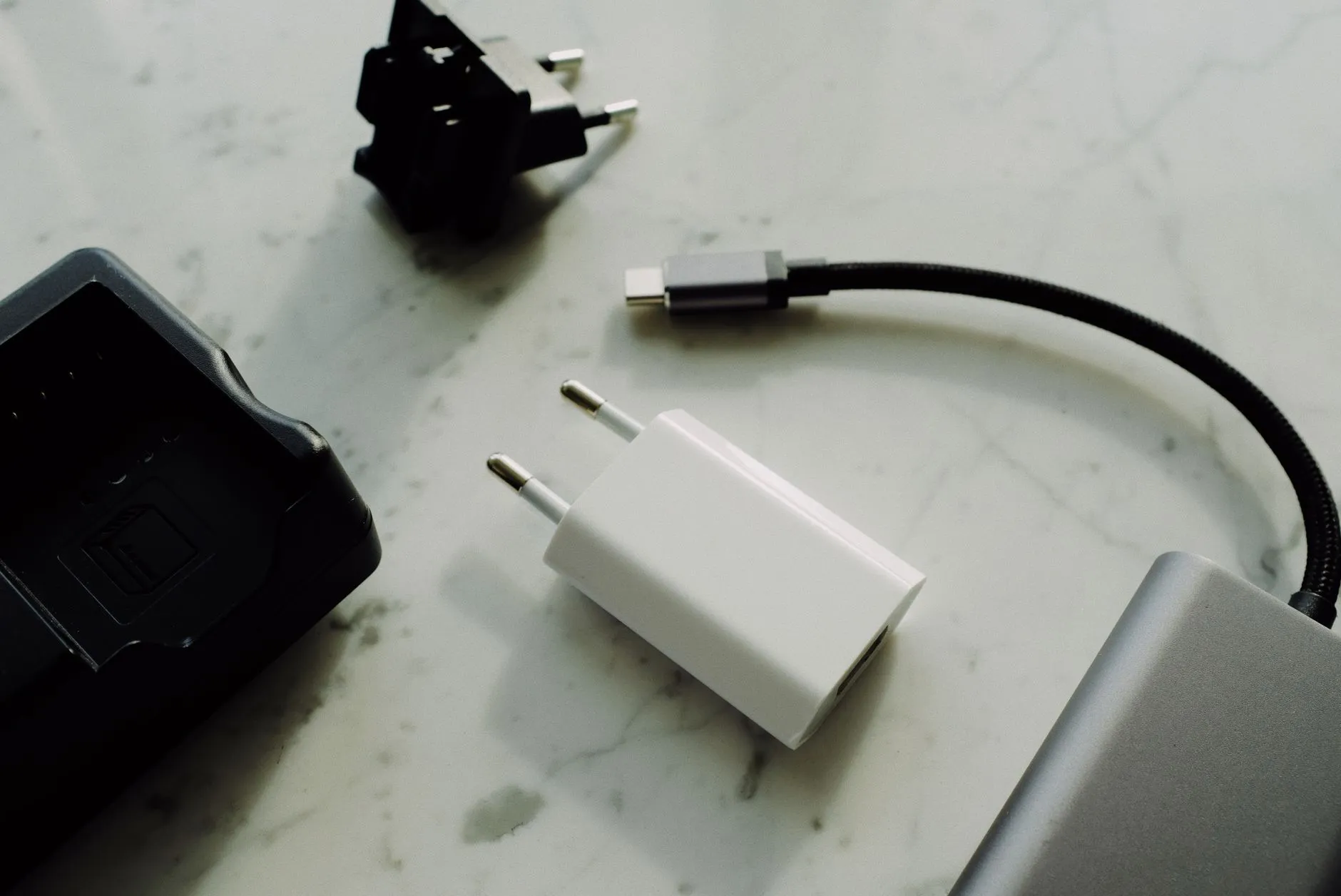 射频模块与集成电路在5G通信设备中的协同应用方案解析封面图