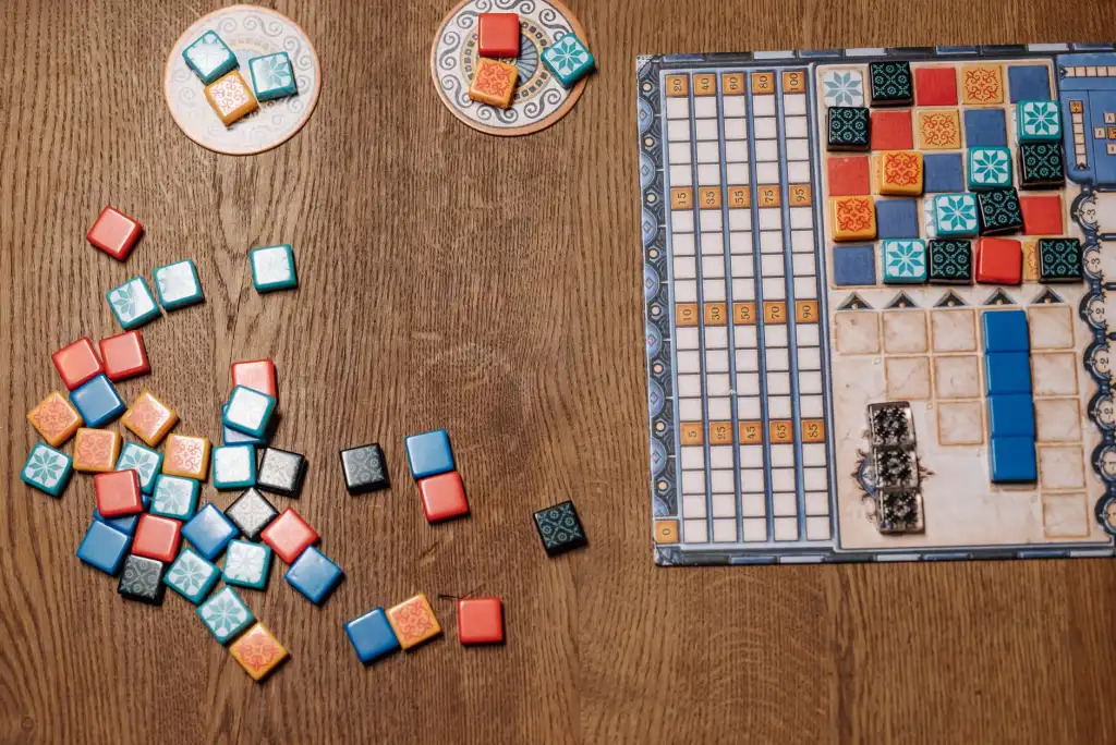 集成电路封装工艺对比分析：陶瓷封装与塑料封装的可靠性研究